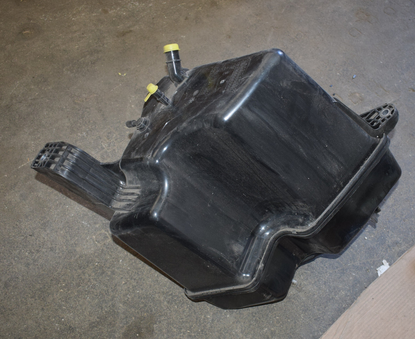 Original Mercedes Sprinter W910 w907 Adblue Tank A9104700000 NOX-RED.MITTELBEHAE