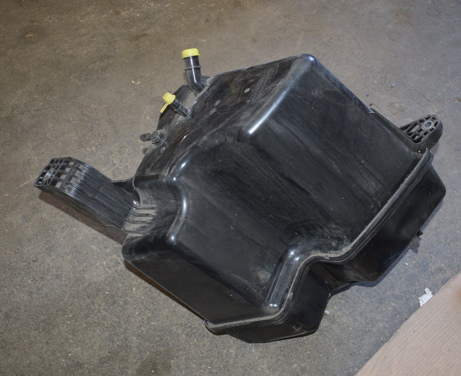 Original Mercedes Sprinter W910 w907 Adblue Tank A9104700000 NOX-RED.MITTELBEHAE