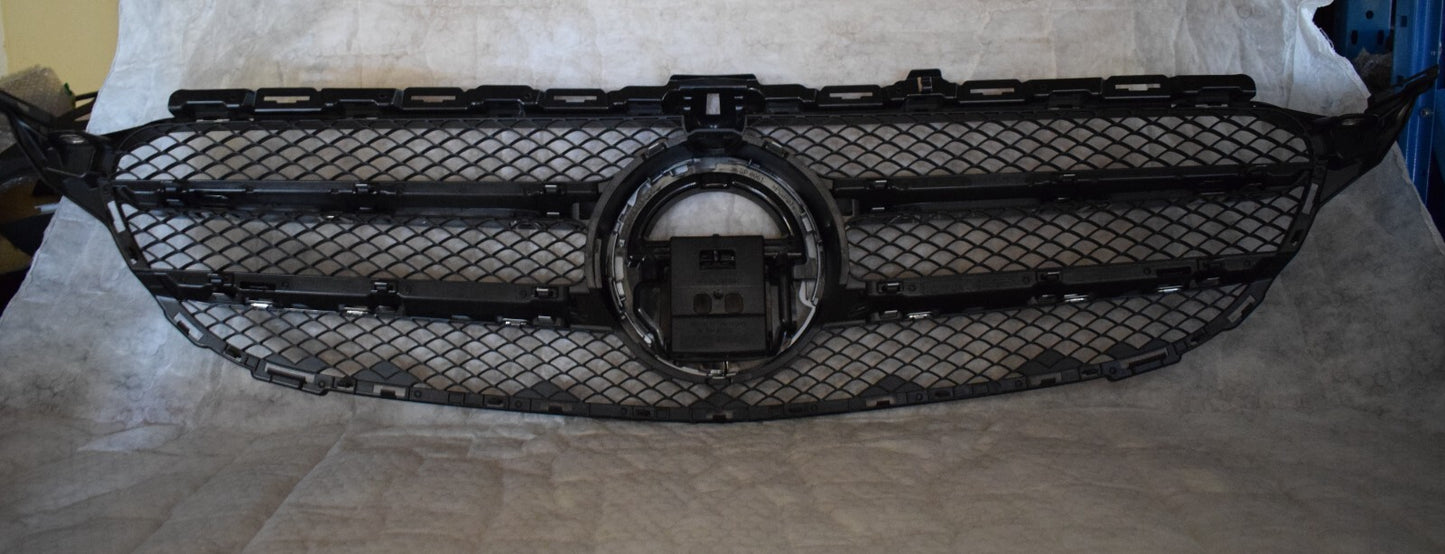 Original Mercedes Kühlergrill Grill w205 C Klasse Limousine T Modell a2058881200