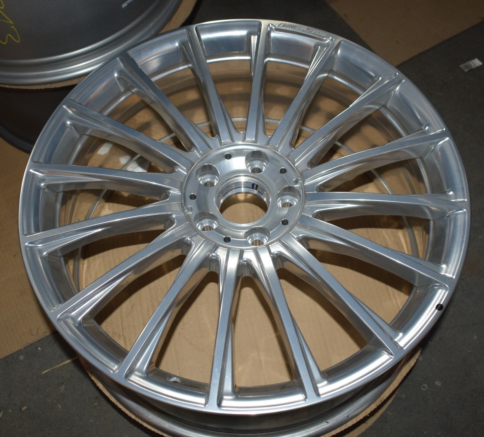 1x Original Mercedes AMG w222 w217 S Klasse Alufelge a2224011000 8,5jx20 H2 ET39