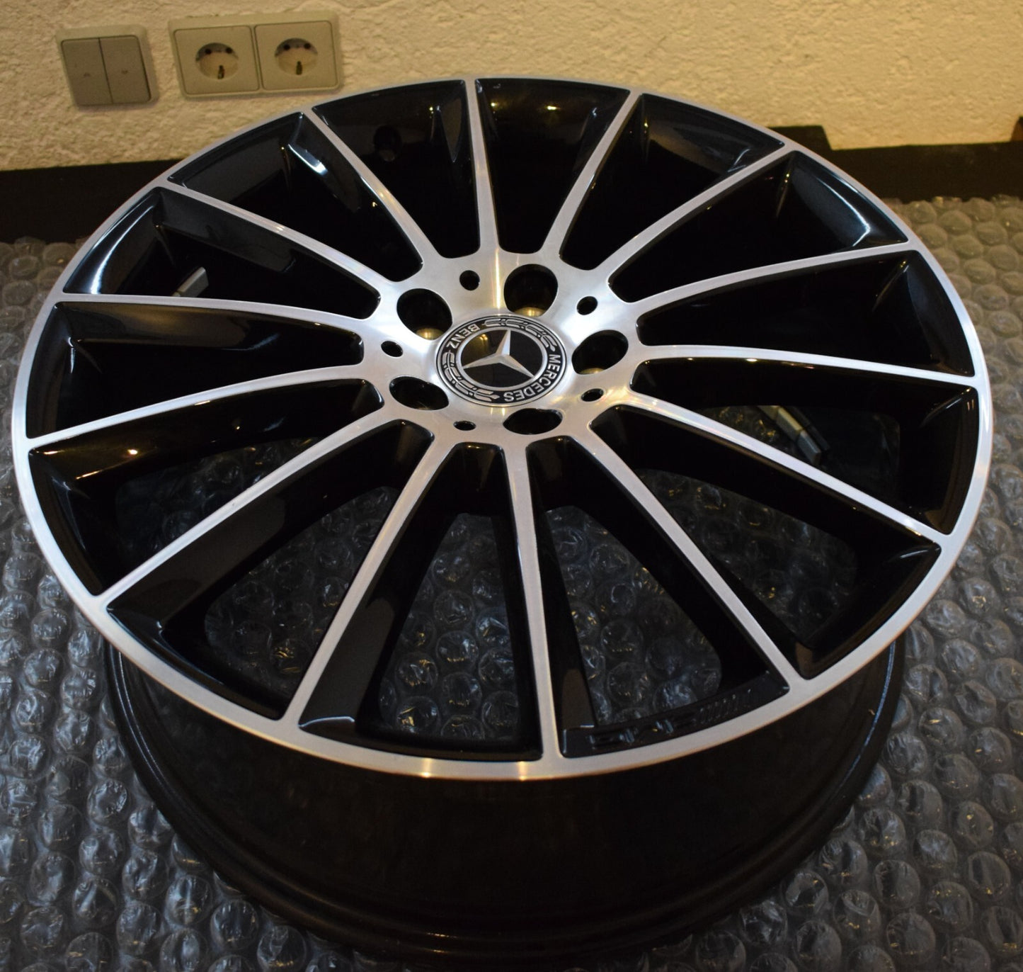 1x Original Mercedes w213 E Klasse AMG Alufelge a2134012200 8Jx20 ET 43
