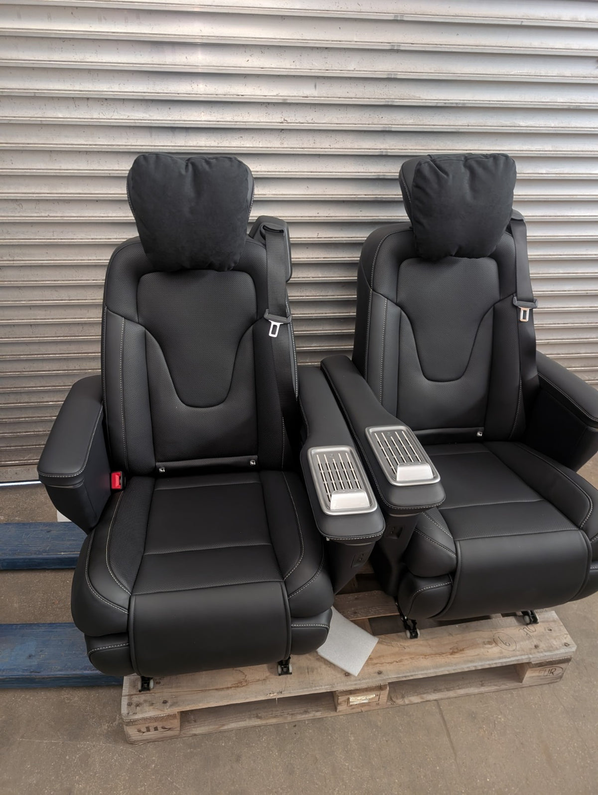2x Original Mercedes w447 Luxus Sitze V Klasse Nappa neu Seats 2025 VIP