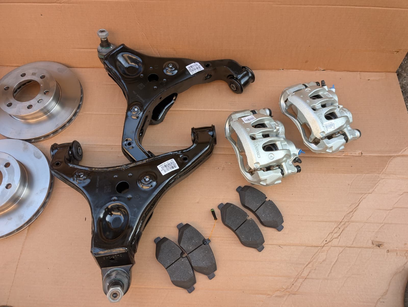 40x Original Mercedes Sprinter w907 W906 Vorderachse Satz Bremse Dämpfer