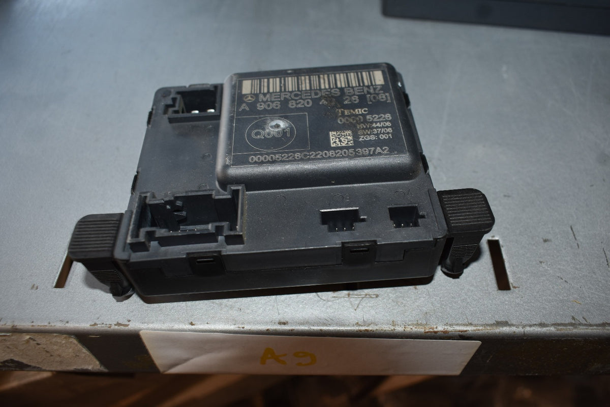 Mercedes Steuergerät a9068204026 Türsteuergerät w906 vorne links