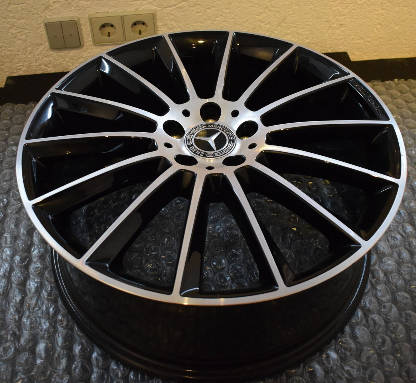 1x Original Mercedes w213 E Klasse AMG Alufelge a2134012200 8Jx20 ET 43
