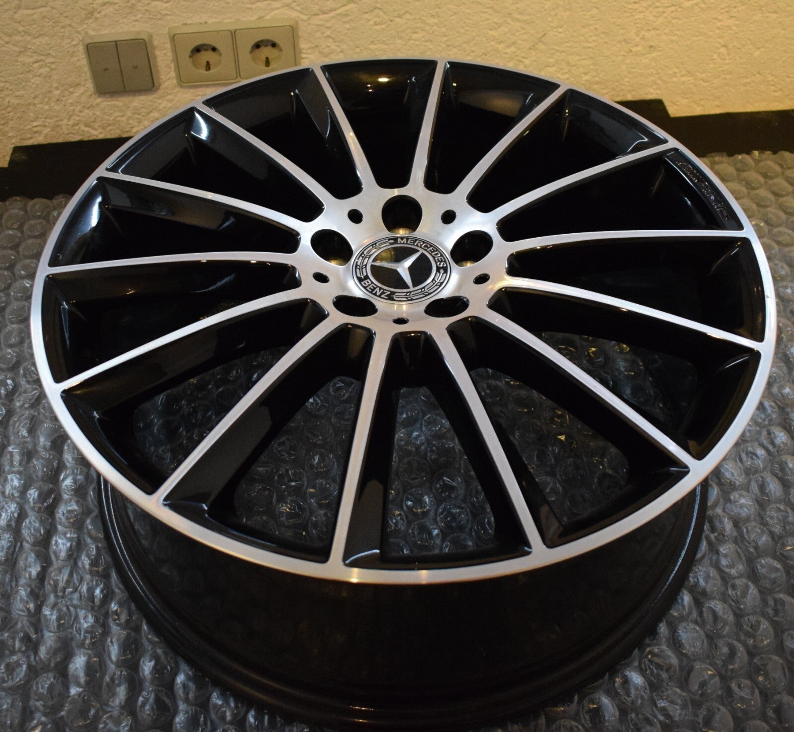 1x Original Mercedes w213 E Klasse AMG Alufelge a2134012200 8Jx20 ET 43