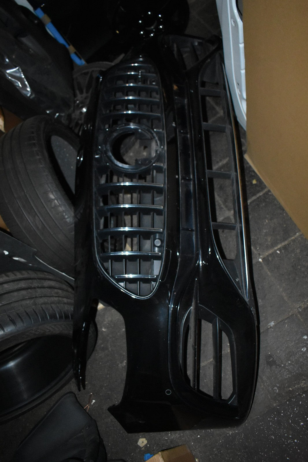 Original Mercedes w213 E63 AMG Stoßsatnge vorne Schwarz USA A2138851705