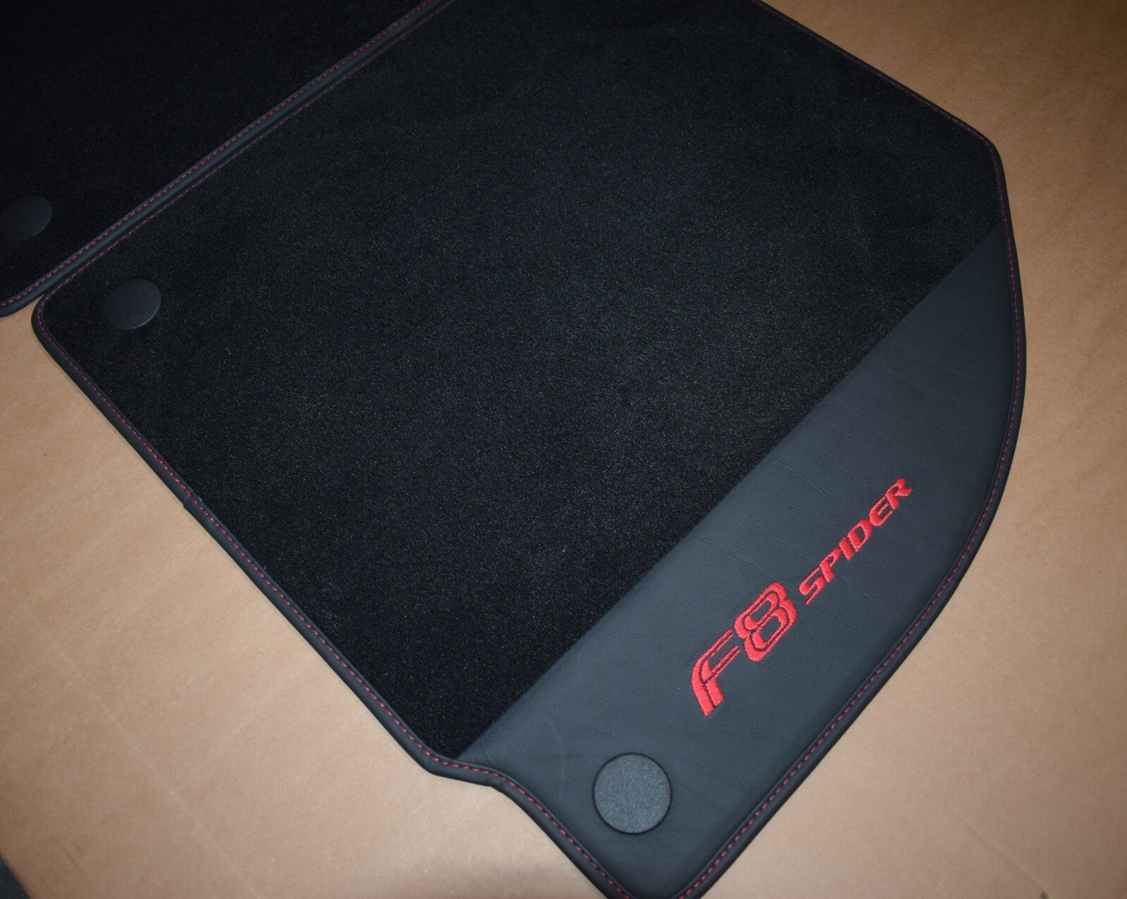 Original Ferrari F8 Spider Fußmatten schwarz Teppich