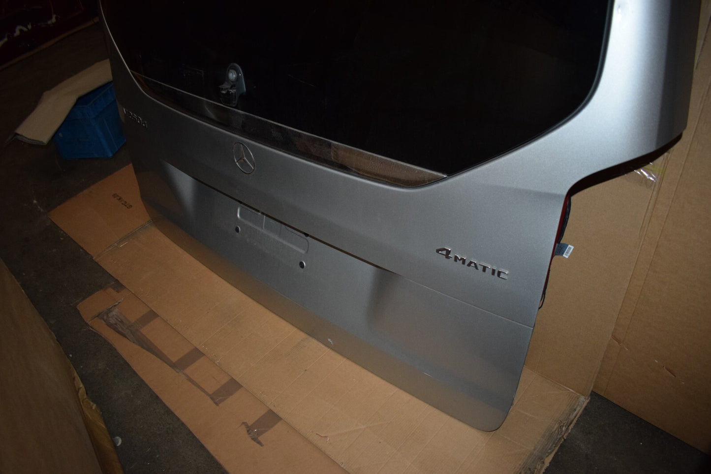 Original Mercedes w447 V Klasse Hecktür Scheibe Klappbar zu öffnen Silber AMG