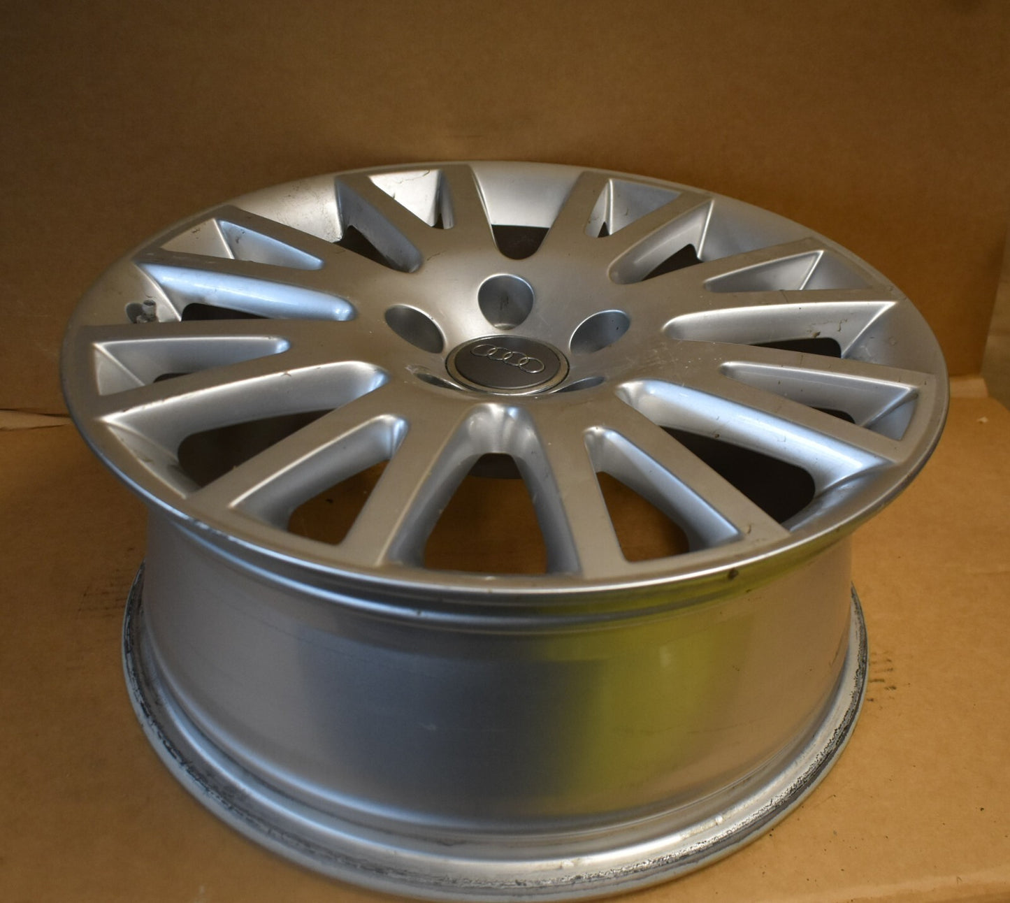 1x Original Audi Alufelge 4F0601025AC 8Jx18 ET28