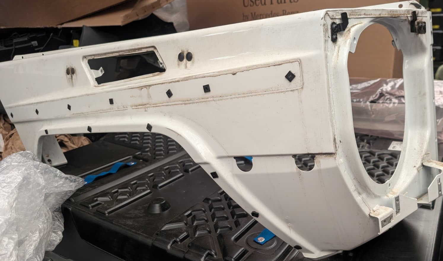 Original Mercedes Kotflügel Weiss w463 G Klasse rechts