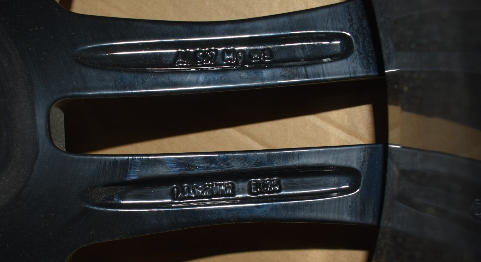 1x Original Mercedes E Klasse w213 A2134012800 9,5Jx20 ET25 Alufelge AMG