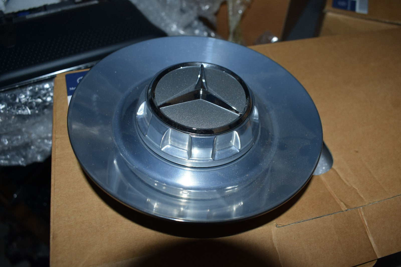 1x Original Mercedes G Klasse w463 w465 Nabendeckel neu a0004004300