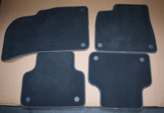 Original Lamborghini URUS Fußmatten Floor mats schwarz Velour weisse Naht
