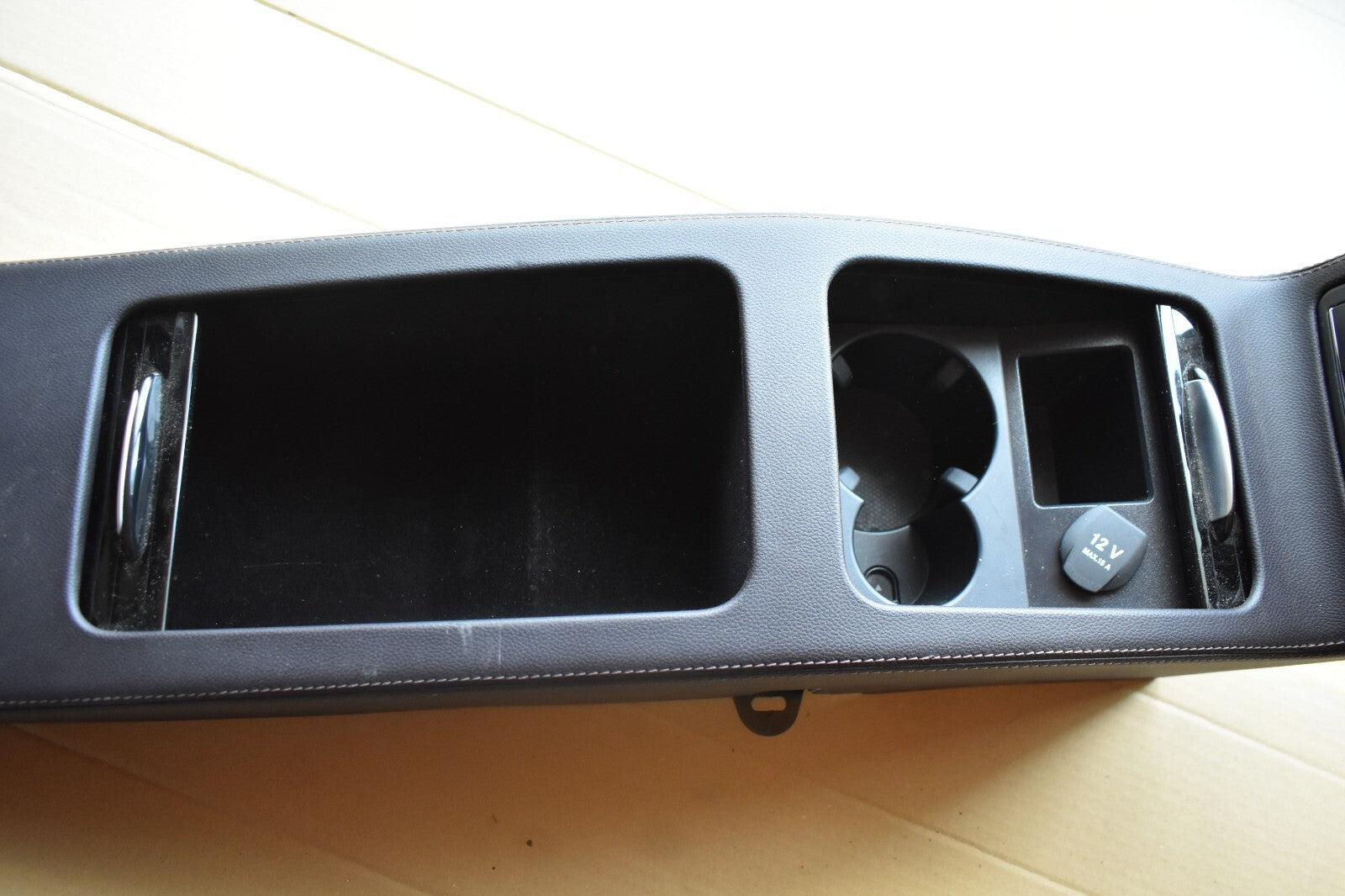 Original Mercedes C218 w218 Cls Armlehne Mittelkonsole hinten lila Ablagefach