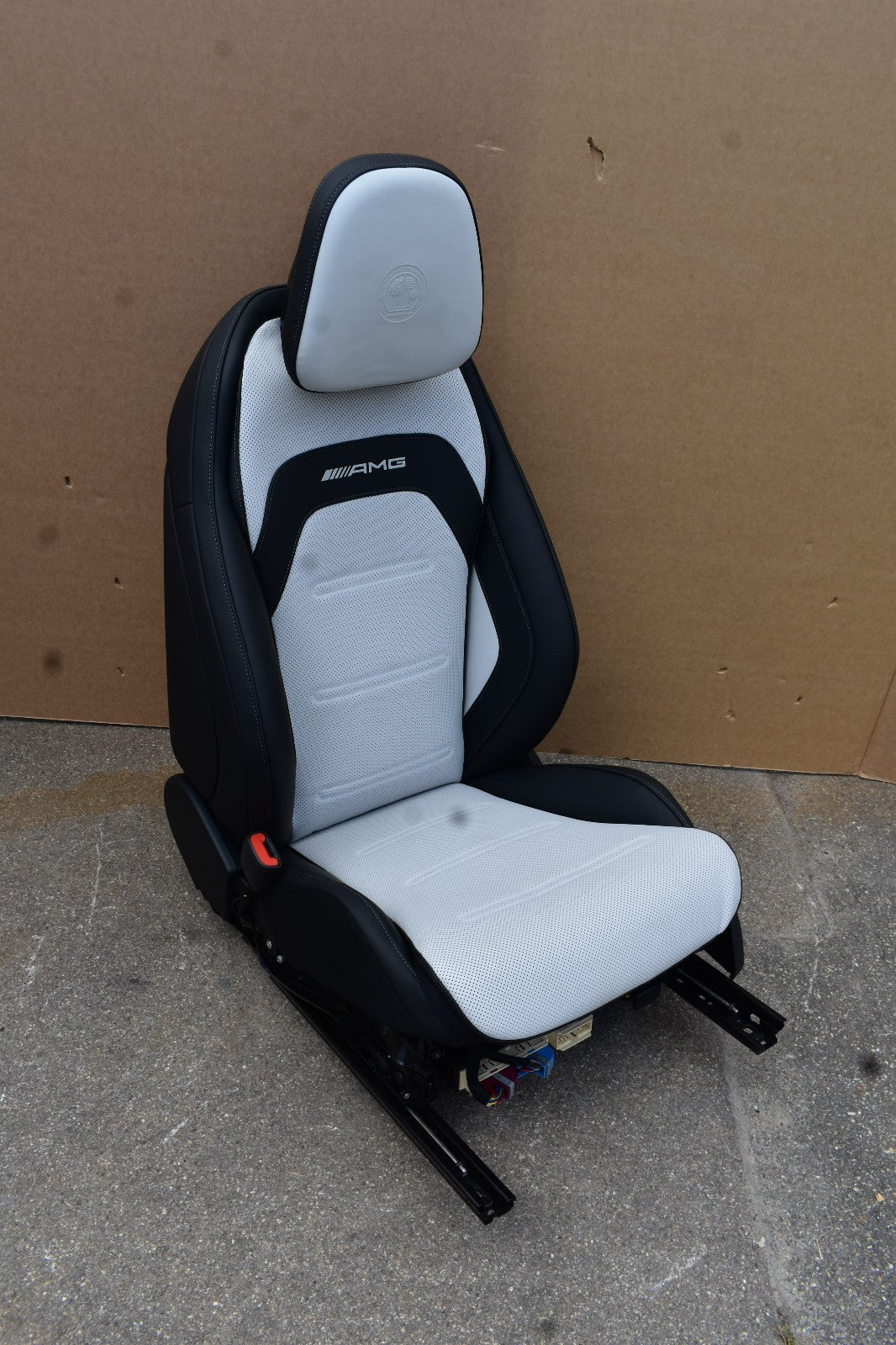 Mercedes W214 E Klasse T Modell Amg Sitz vorne links Ledersitze Massage weiss