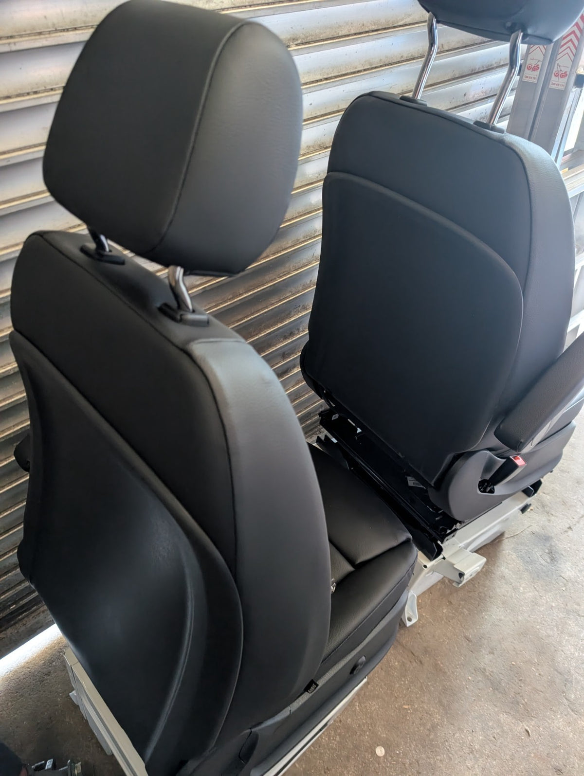 Original Mercedes W907 Kunstleder Drehkonsole Kasten Memory Nachrüsten 