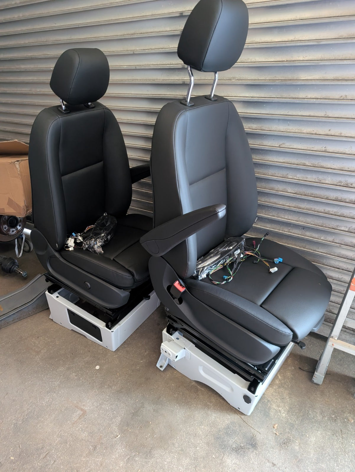Original Mercedes W907 Kunstleder Drehkonsole Kasten Memory Nachrüsten 