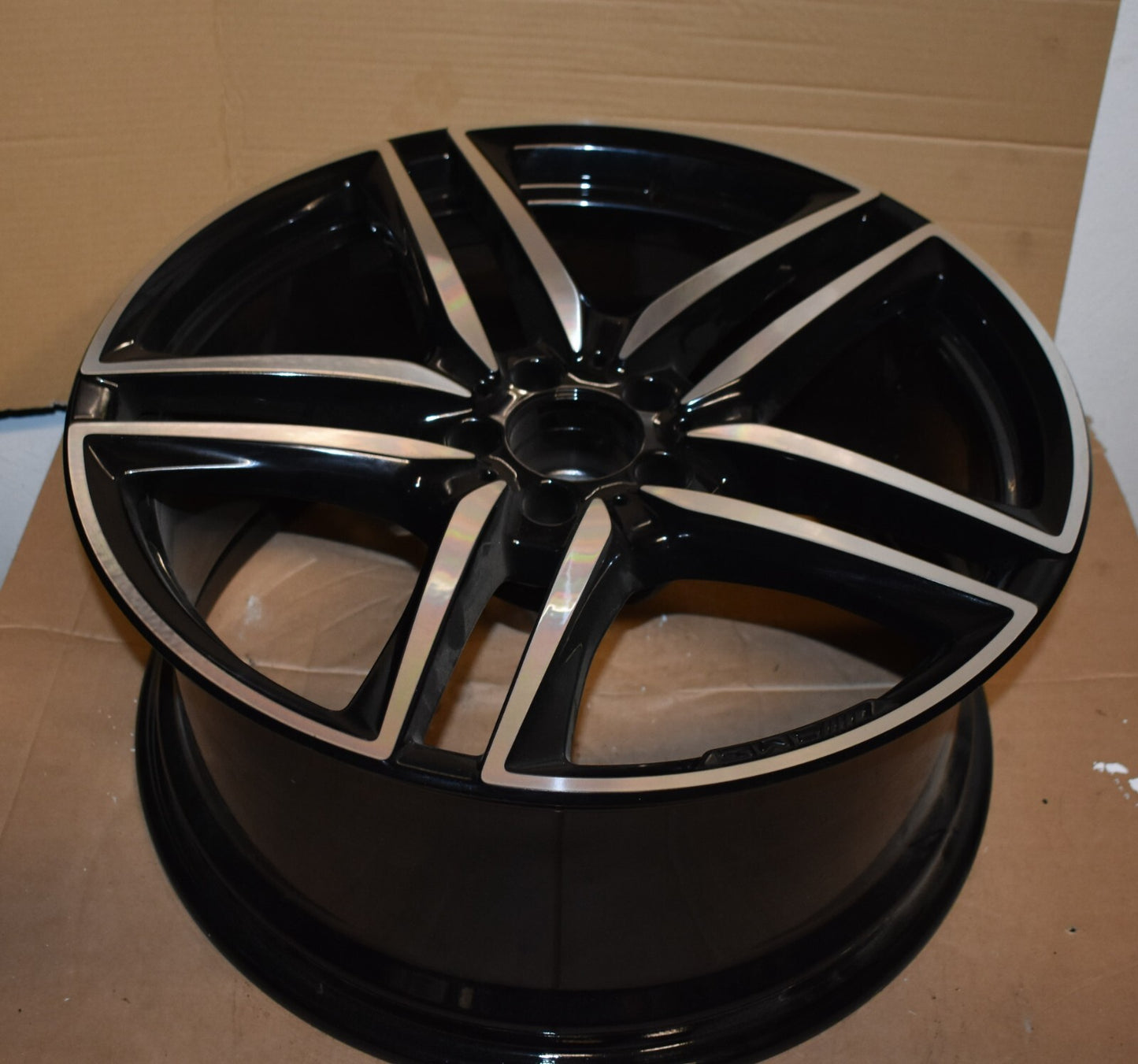 1x Original Mercedes E Klasse w213 A2134012800 9,5Jx20 ET25 Alufelge AMG