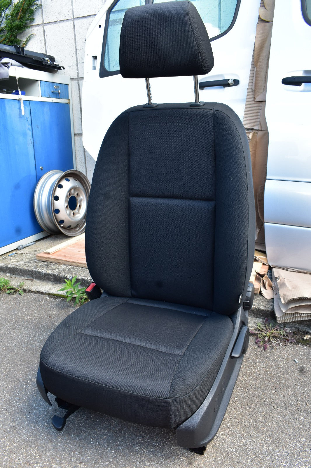 Original Mercedes w907 w910 Sprinter Fahrersitz Schwarz Stoff Sitz vorne links