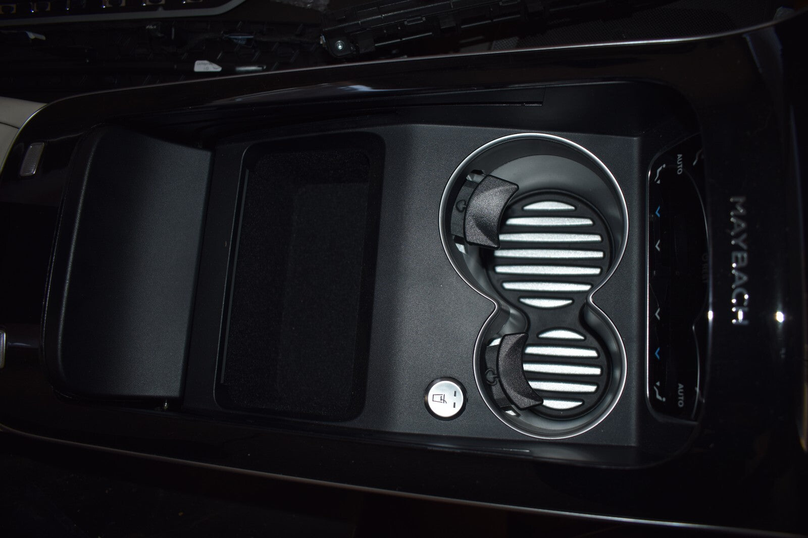Original Mercedes w223 S Klasse Maybach Mittelkonsole Tische Cupholder Ladegerät