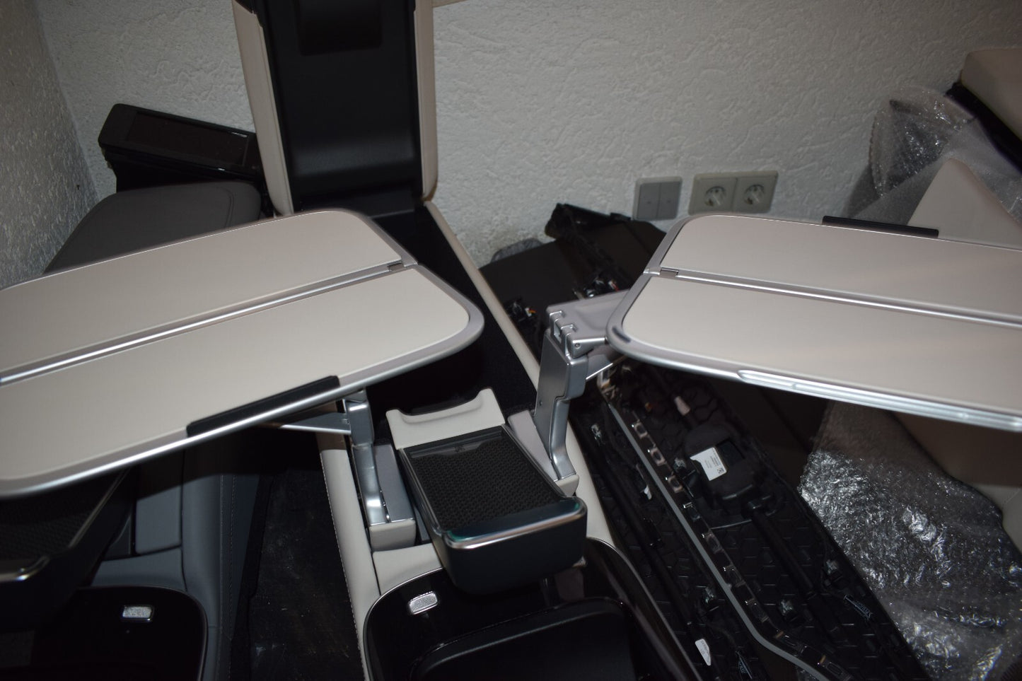 Original Mercedes w223 S Klasse Maybach Mittelkonsole Tische Cupholder Ladegerät