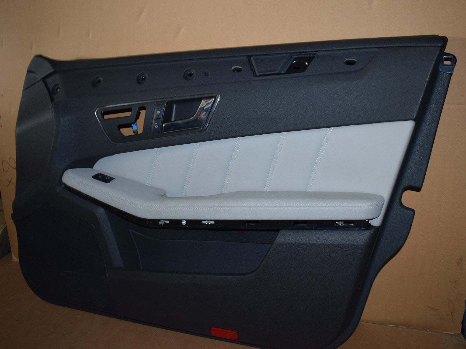 Original Mercedes w212 E Klasse Türverkleidung Türpappe vorne rechts