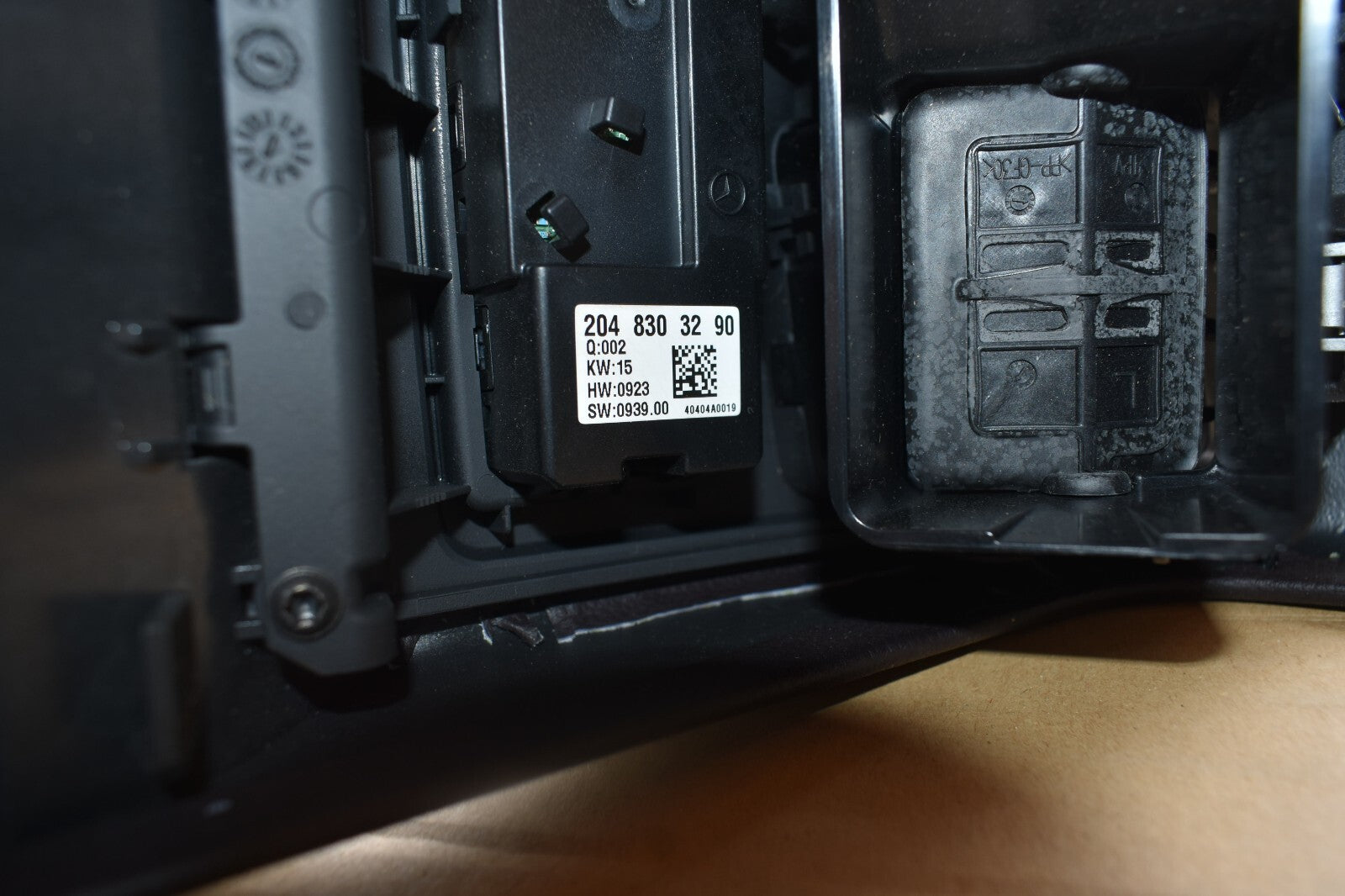 Original Mercedes C218 w218 Cls Armlehne Mittelkonsole hinten lila Ablagefach