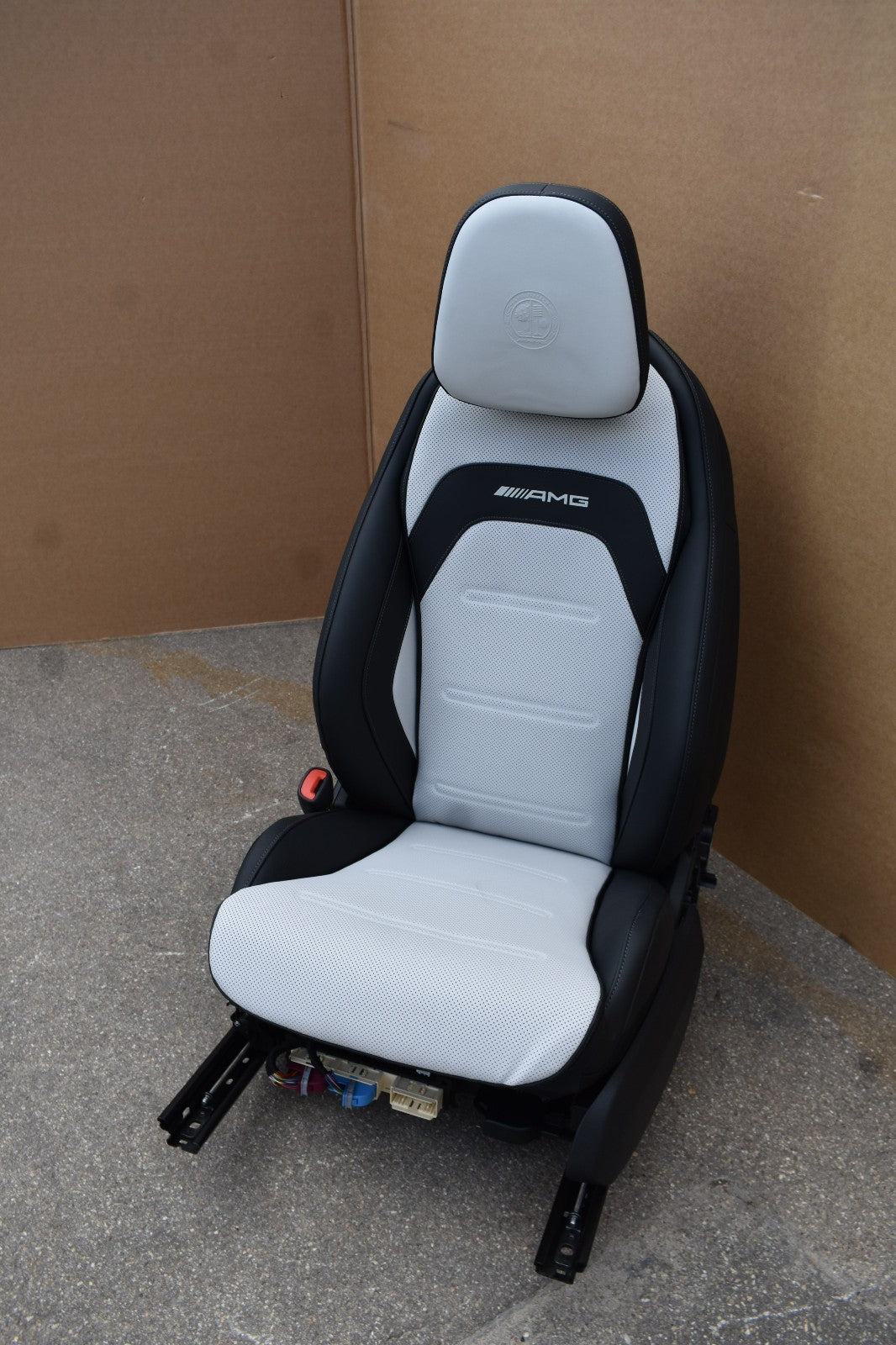Mercedes W214 E Klasse T Modell Amg Sitz vorne links Ledersitze Massage weiss