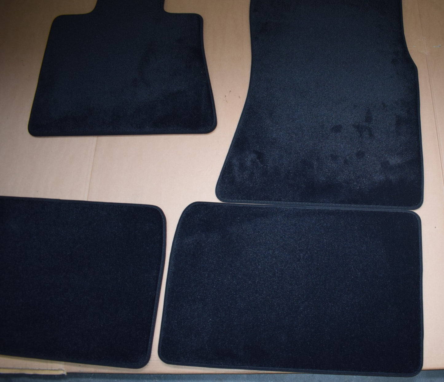 Original Rolls Royce RR31 Cullinan Fußmatten Floor mats schwarz Velour