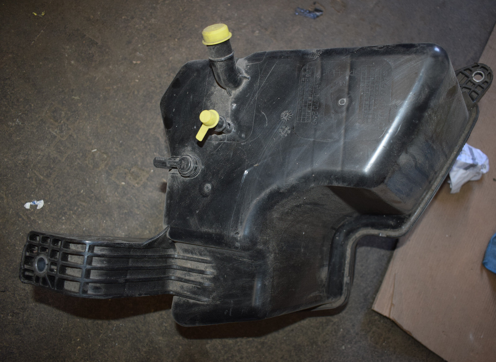 Original Mercedes Sprinter W910 w907 Adblue Tank A9104700000 NOX-RED.MITTELBEHAE