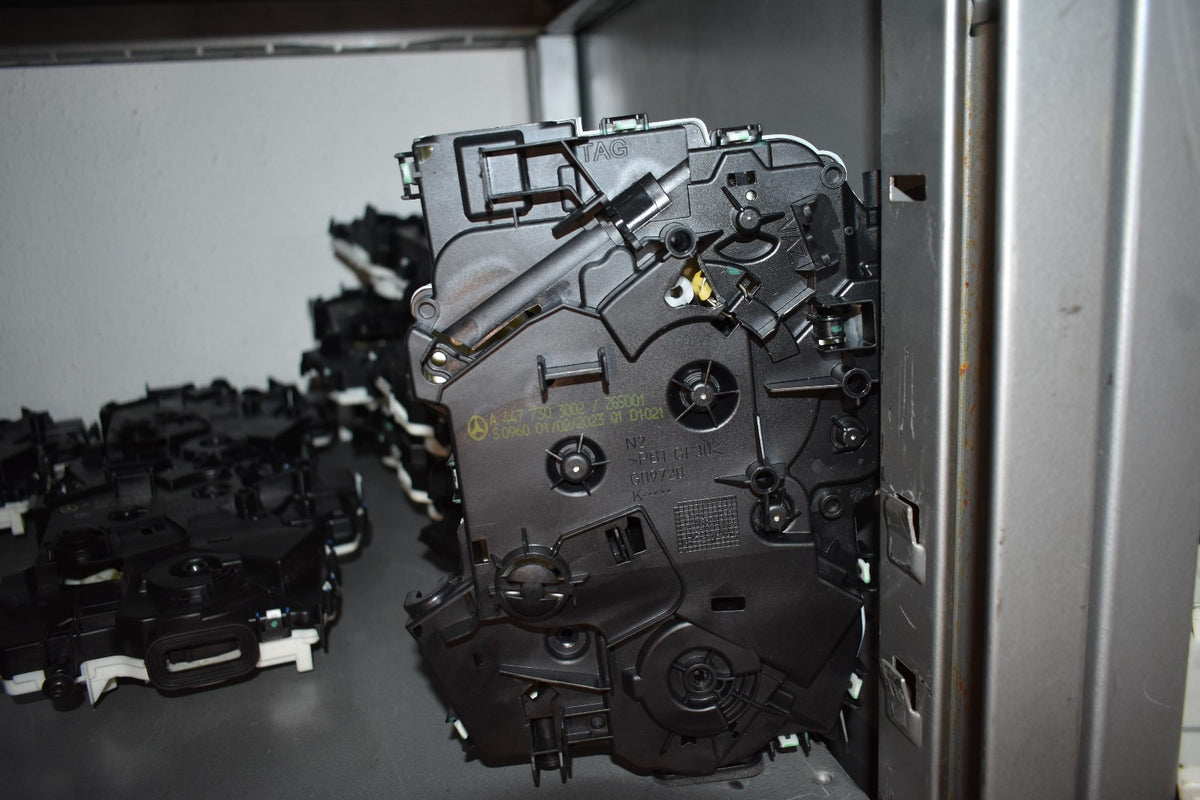 Original Mercedes W447 V Klasse Türschloss a4477303002
