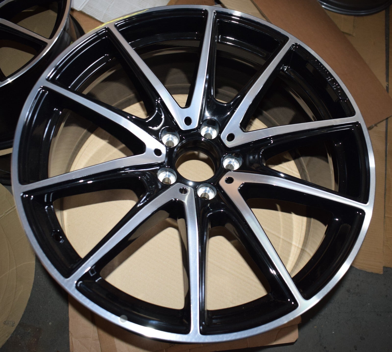 1x Original Mercedes AMG w222 222 S Klasse Alufelge a2224014100 hinten schwarz