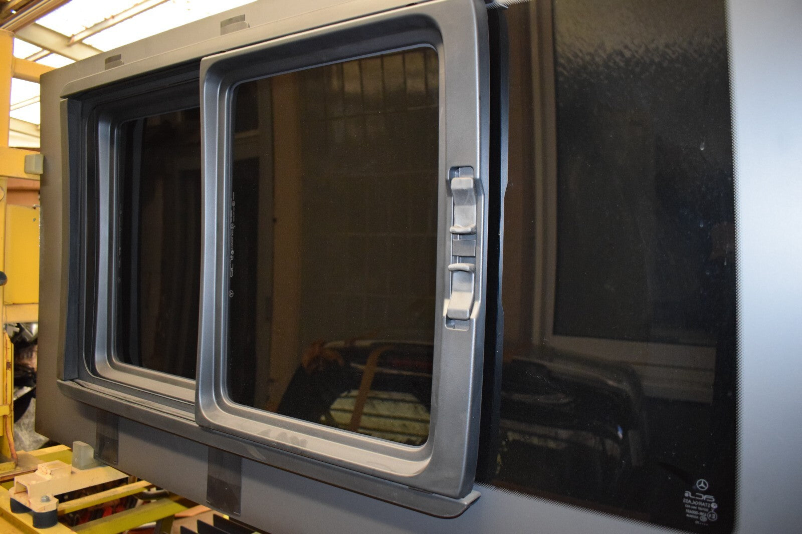 Original Mercedes Seitenscheibe  Schiebefenster w907 Sprinter  Wohnmobil