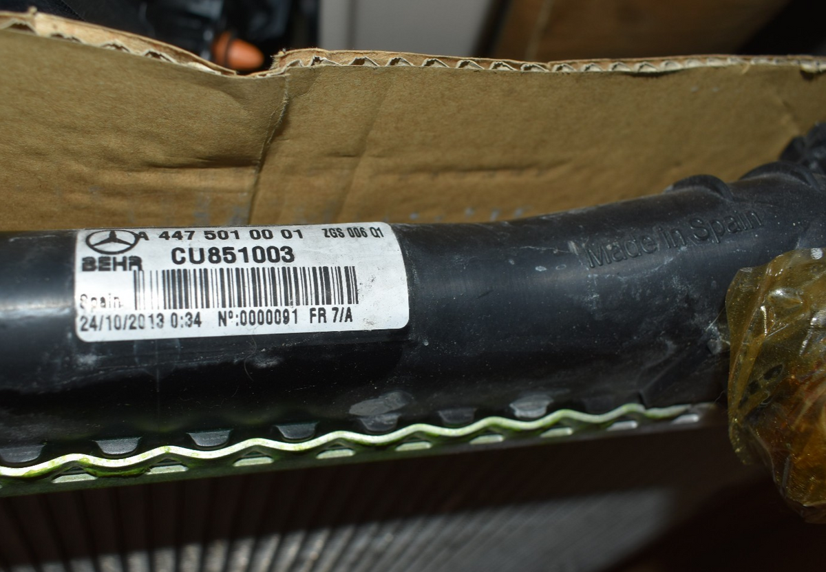 Original Mercedes W447 Vito V Klasse Kühlmittelkühler Kühler a4475010001