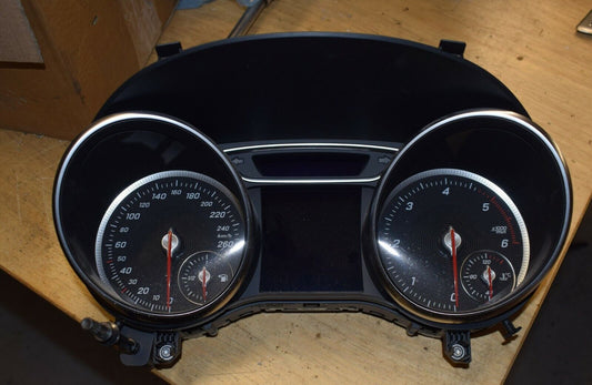 Original Mercedes A117 CLA Tacho Kombiinstrument Diesel A1179005602