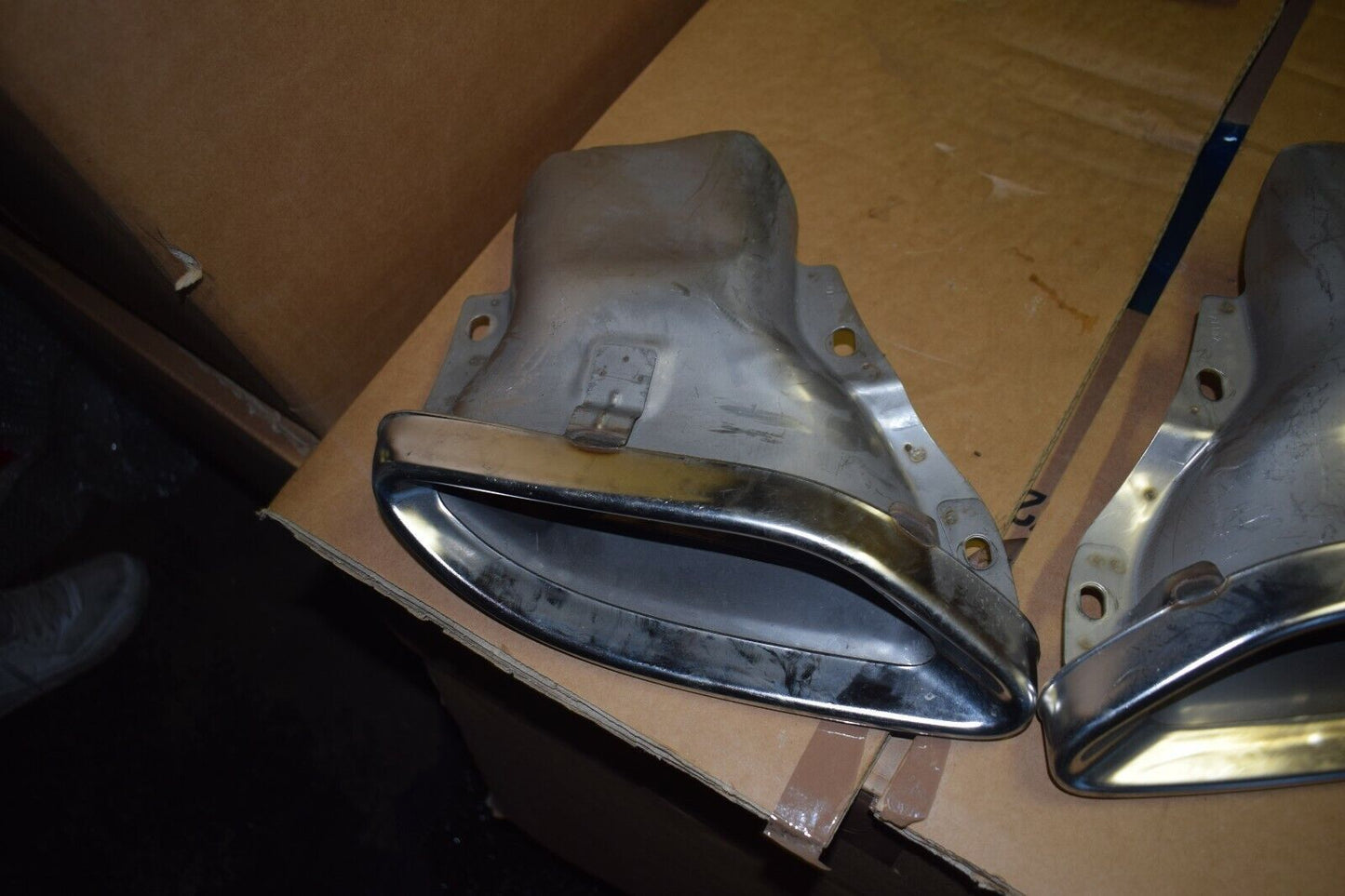 Original Mercedes Auspuffblende w213 E Klasse Rechts Links a2134903401 Blende