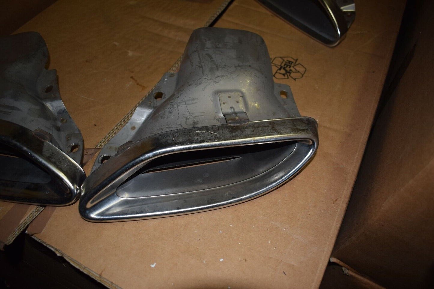 Original Mercedes Auspuffblende w213 E Klasse Rechts Links a2134903401 Blende