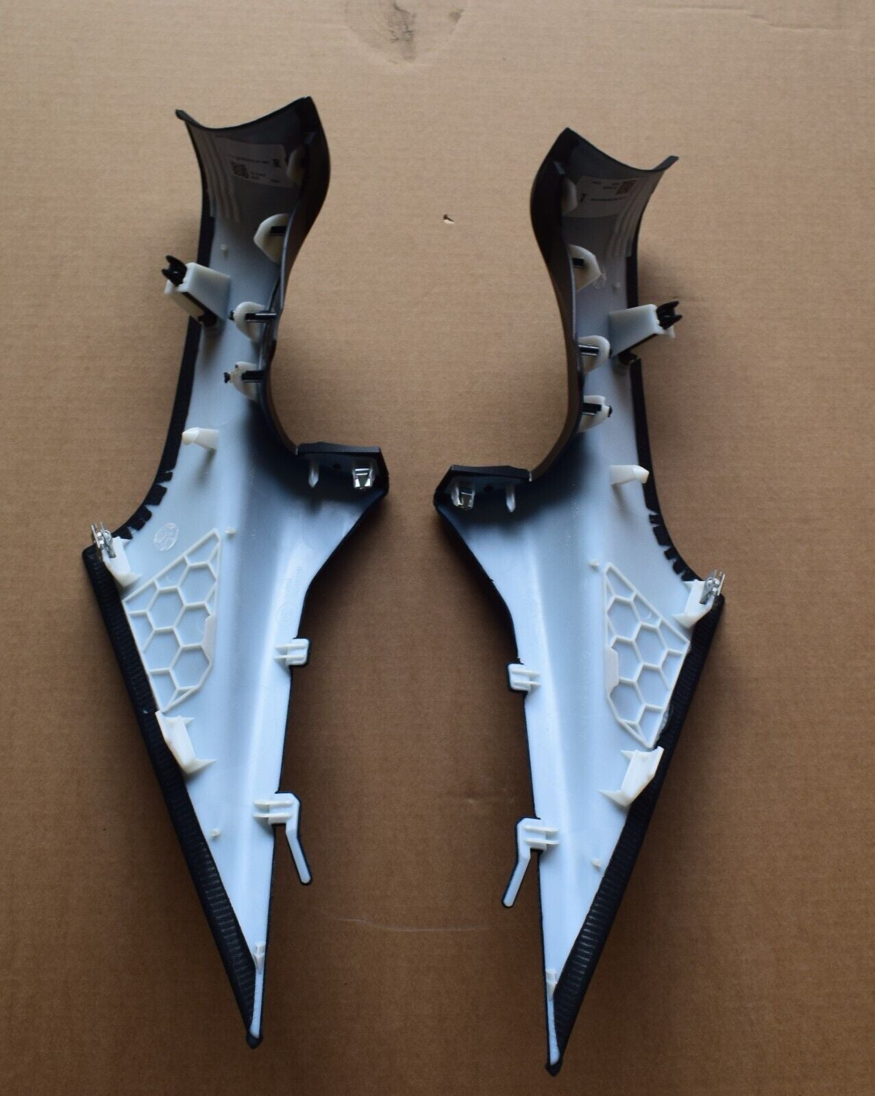 Original Mercedes CLA w118 Verkleidung rechts links a1186900700 C Säule