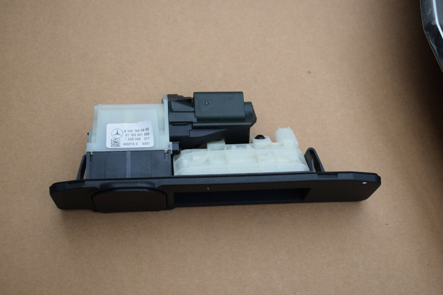 Original Mercedes Entriegelungsgriff a1667500993 Griff