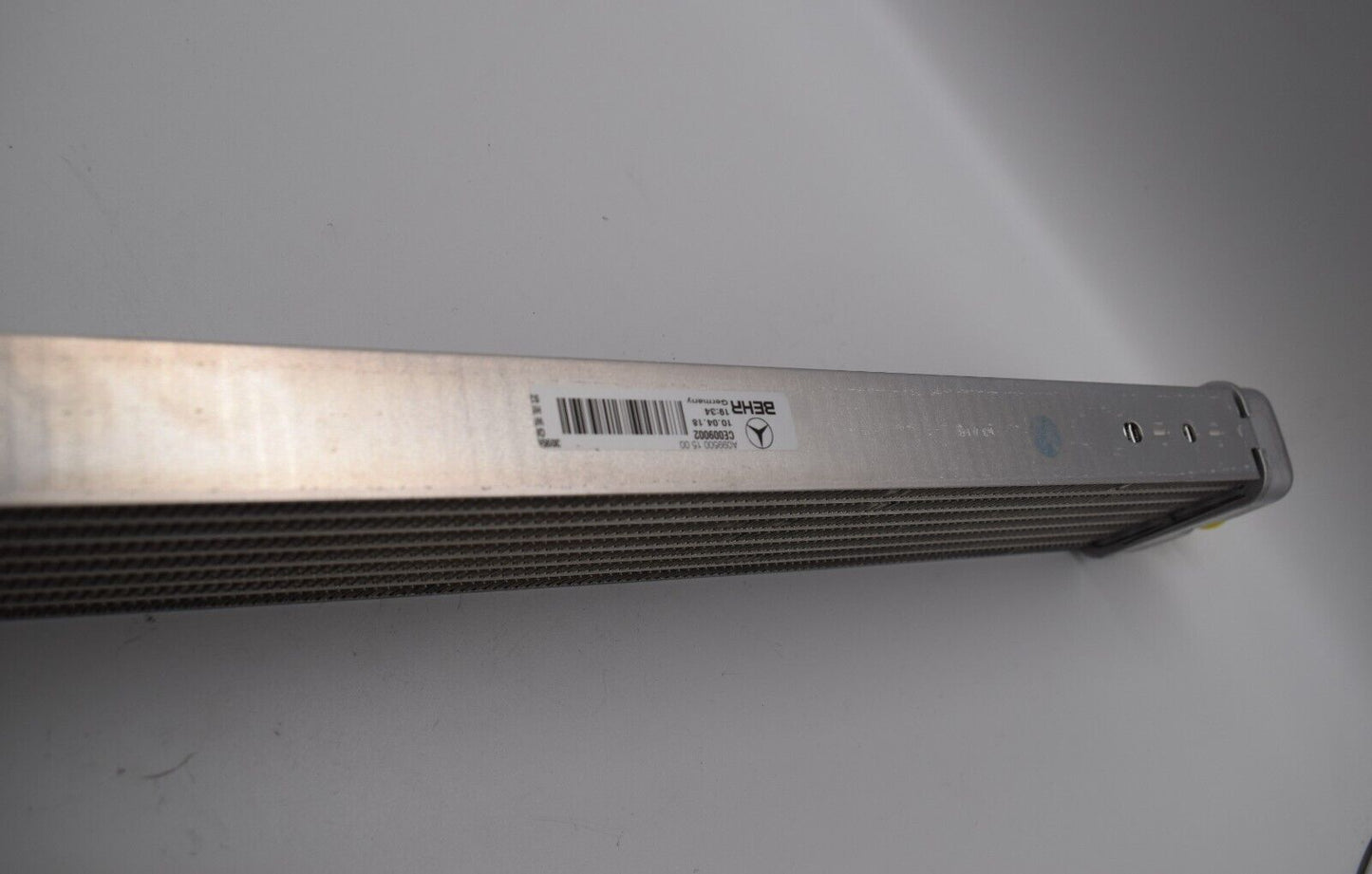 Original Mercedes w217 w218 Ölkühler A0995001500