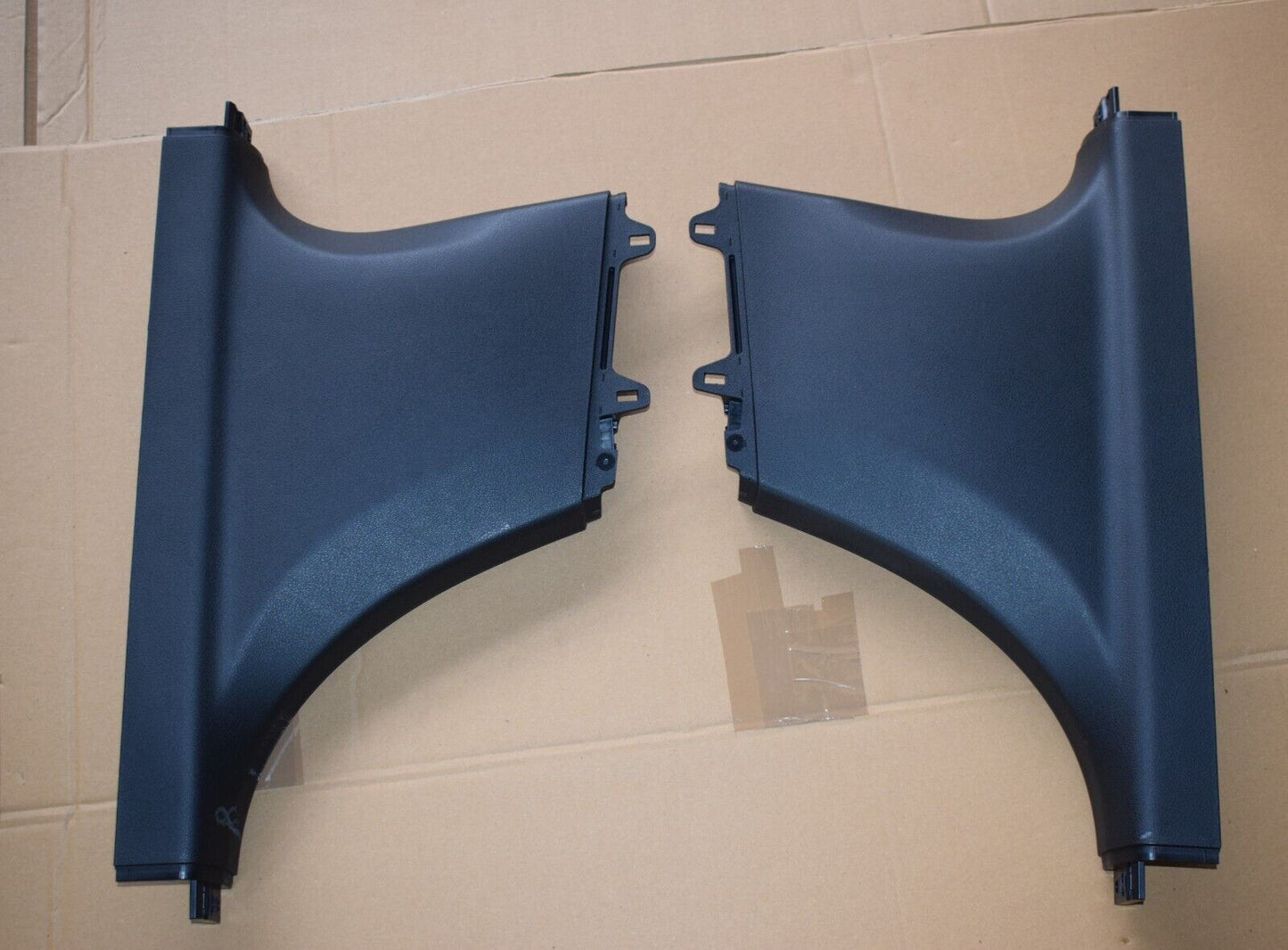 Original Mercedes CLA w118 Verkleidung rechts links a1186920200B Säule unten