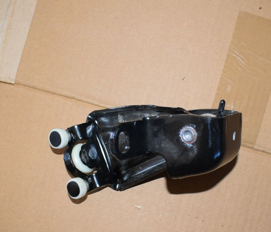 Original Mercedes V Klasse Vito W447 Schiebetür Rollenführung rechts A4477600447