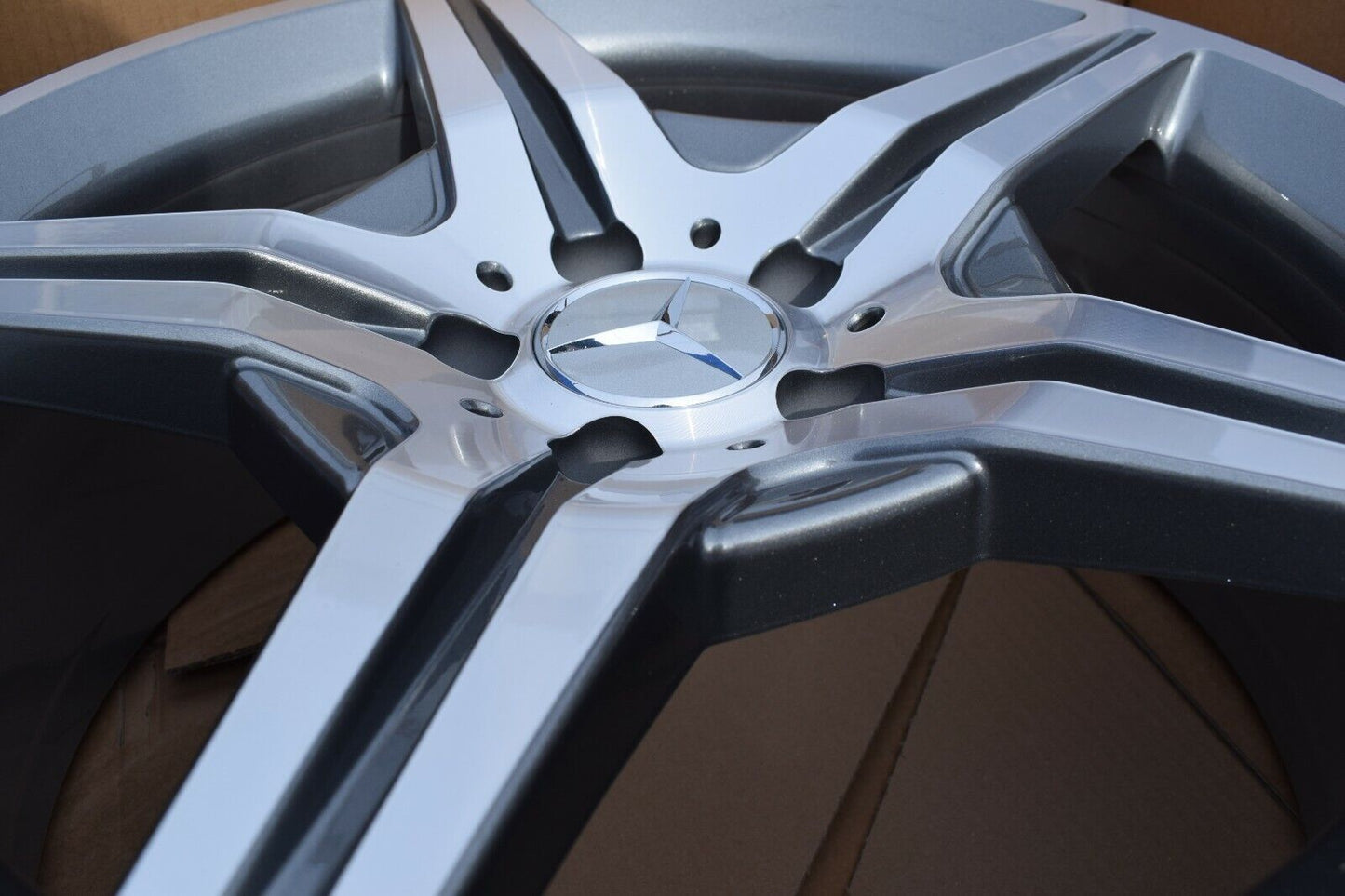 Original Mercedes AMG SL R230 230 Felgen 19 Zoll NEU a2304015202 w211 w219