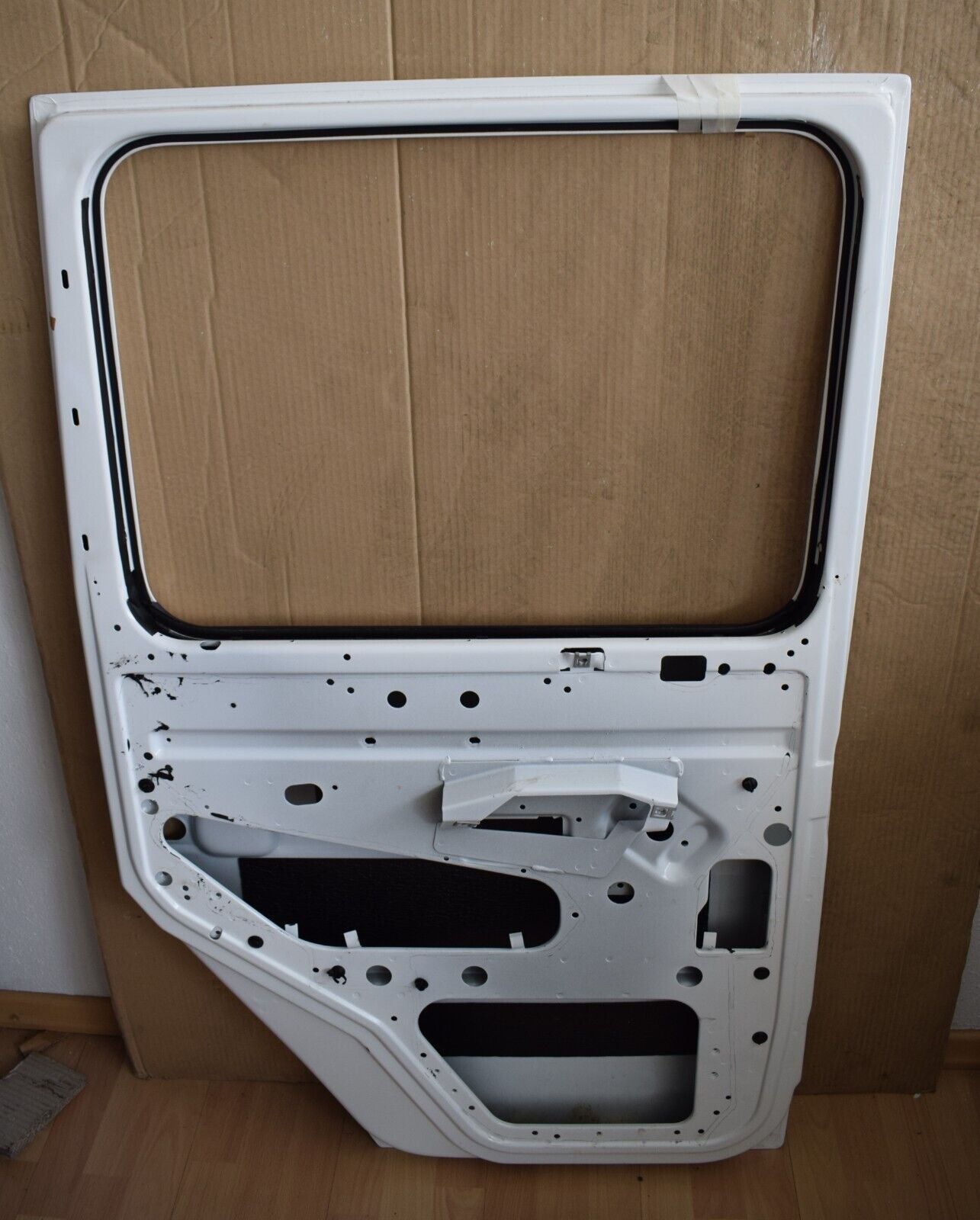 Original Mercedes G Klasse Türe door w463 G HR hinten links weiß
