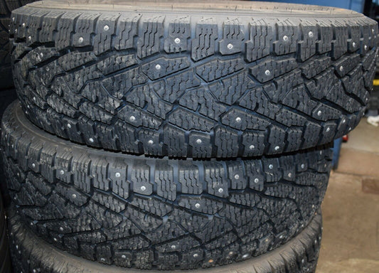 2x NOKIAN Hakkapelitta Winterreifen 205 75 16C 113/111R 2015 10mm SPIKES