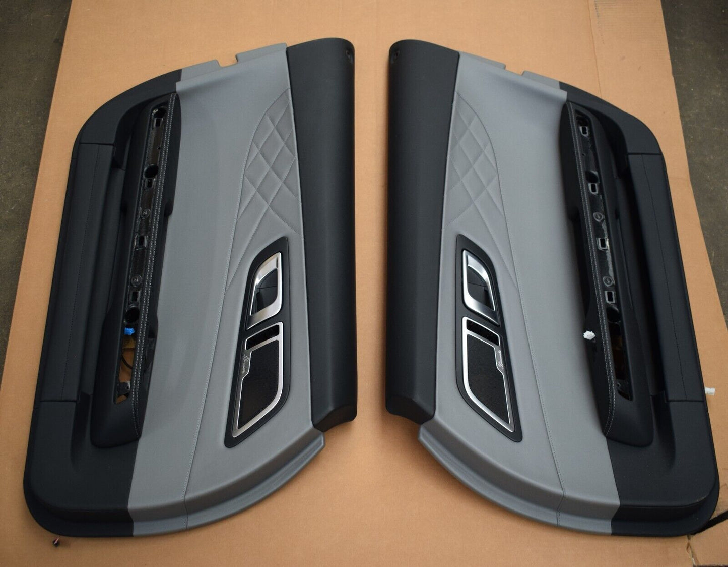 Original Mercedes AMG GT C190 Türverkleidung Paar rechts links Leder Grau