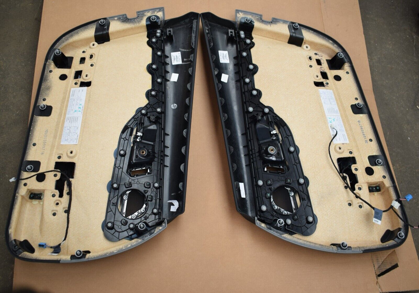 Original Mercedes AMG GT C190 Türverkleidung Paar rechts links Leder Grau