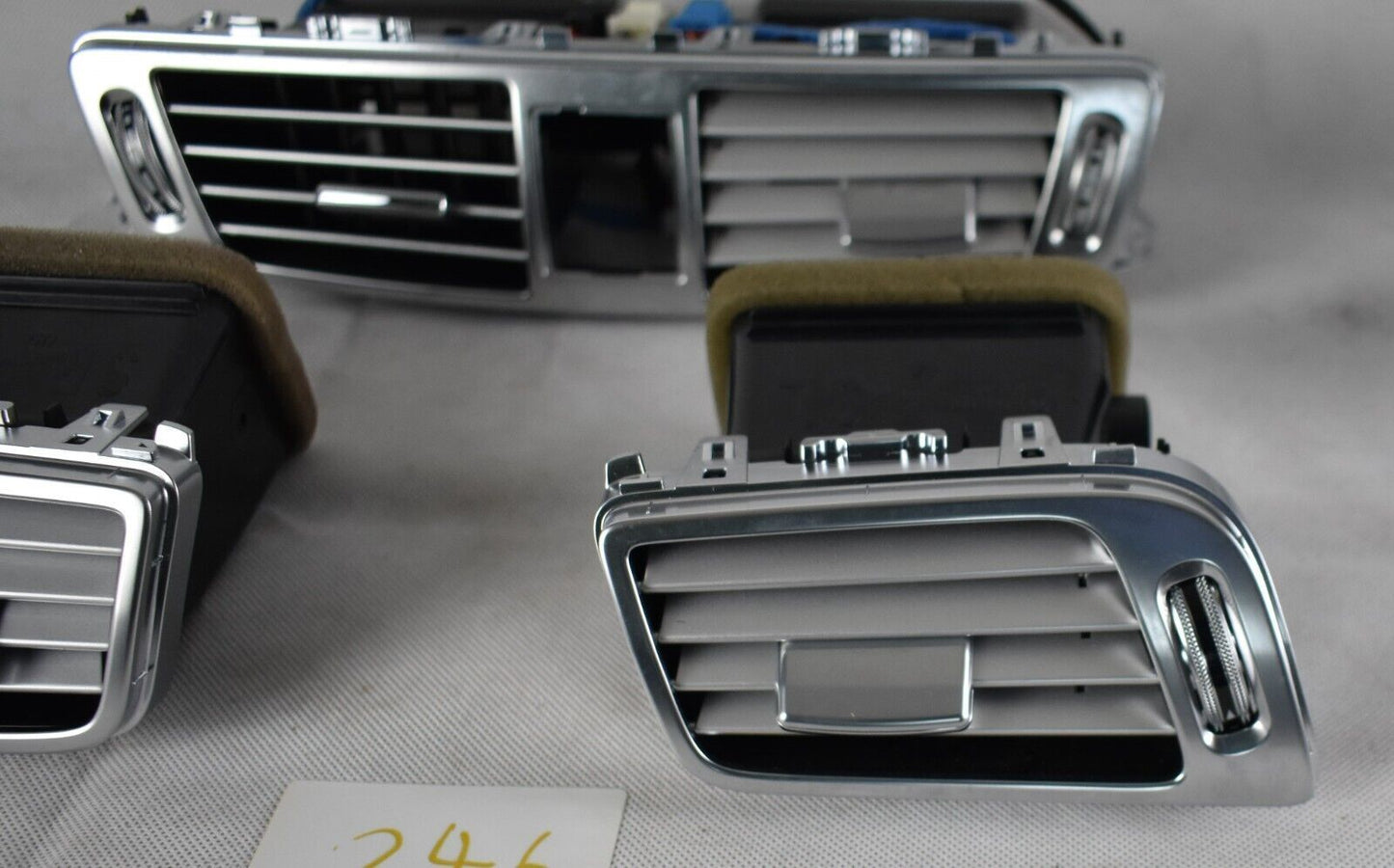 Original Mercedes CLS W218 Luftdüse links rechts Mitte Satz a2188301054