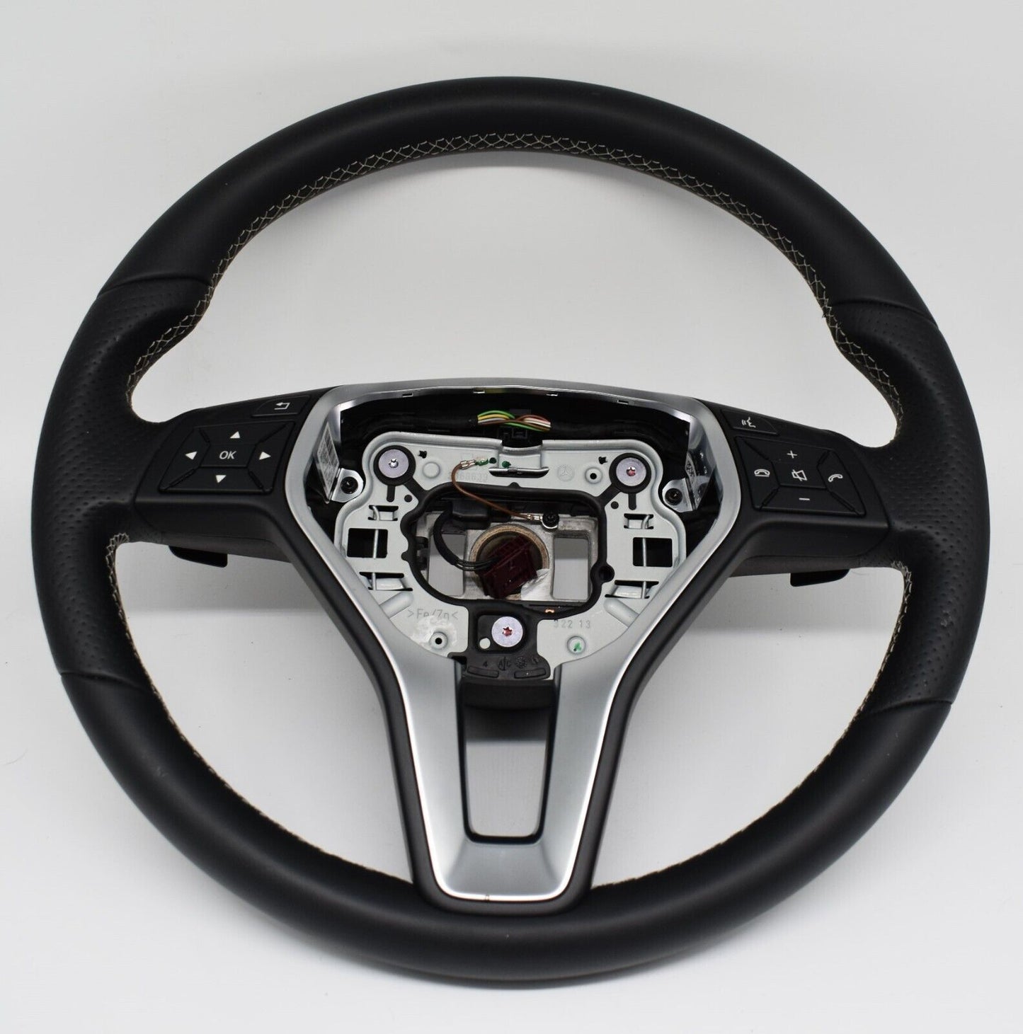 Mercedes A B C GLA Klasse Lenkrad Schwarz Lederlenkrad a2184602018 w204 w176 w24
